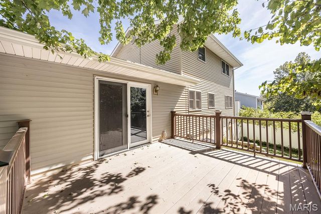 30 Williamsburg Lane, Glen Carbon, IL 62034