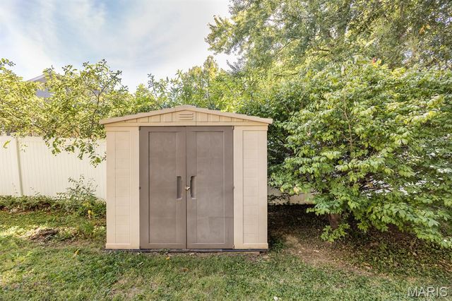 30 Williamsburg Lane, Glen Carbon, IL 62034