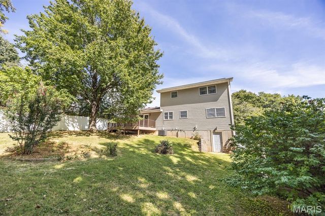 30 Williamsburg Lane, Glen Carbon, IL 62034