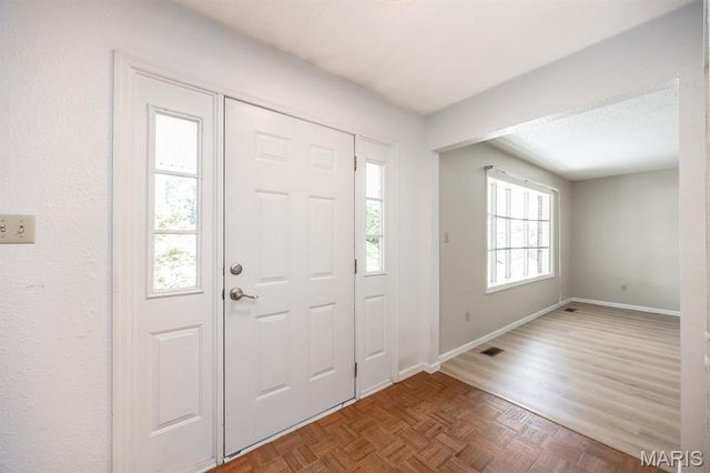 30 Williamsburg Lane, Glen Carbon, IL 62034