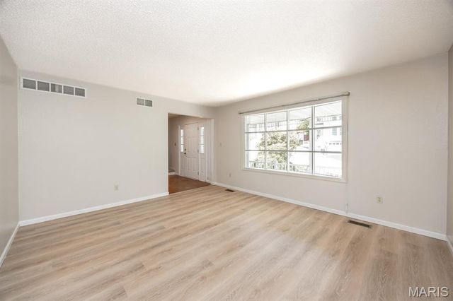 30 Williamsburg Lane, Glen Carbon, IL 62034