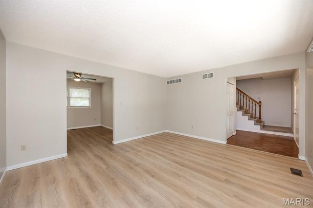 30 Williamsburg Lane, Glen Carbon, IL 62034