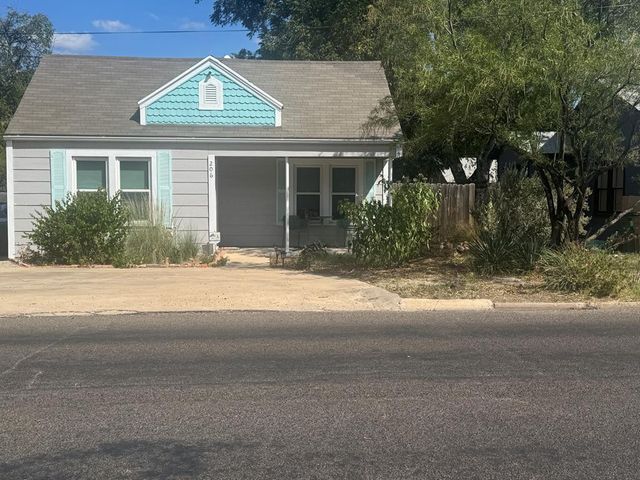 206 N Van Buren Street, San Angelo, TX 76901