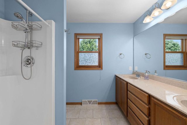 603 Knollwood DRIVE, Holmen, WI 54636