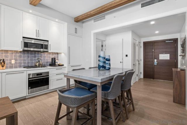 1500 Orange Ave Res 17, Coronado, CA 92118