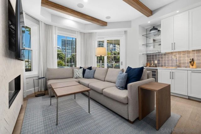 1500 Orange Ave Res 17, Coronado, CA 92118