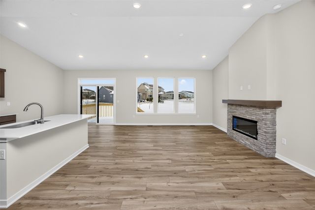 16516 Bentwood Drive, Urbandale, IA 50323