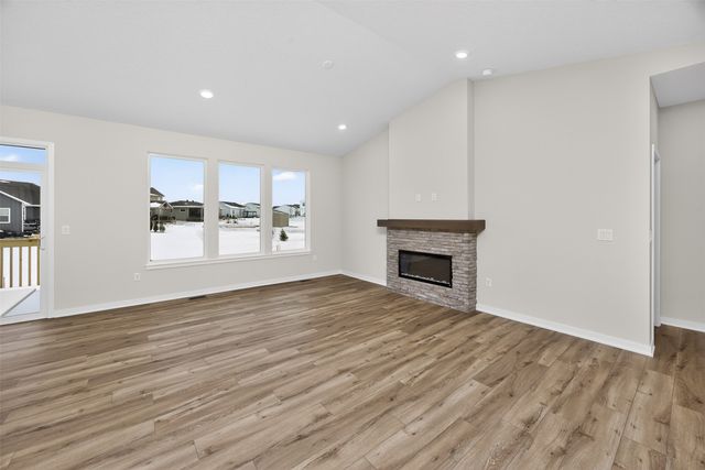 16516 Bentwood Drive, Urbandale, IA 50323