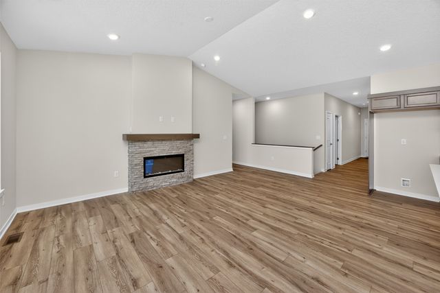 16516 Bentwood Drive, Urbandale, IA 50323