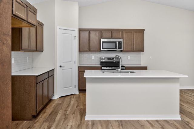 16516 Bentwood Drive, Urbandale, IA 50323