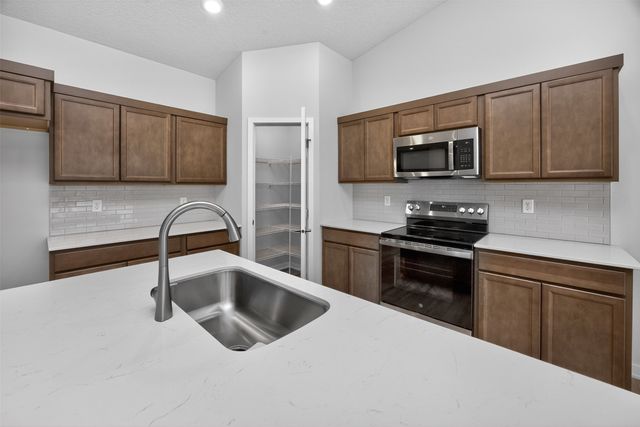 16516 Bentwood Drive, Urbandale, IA 50323