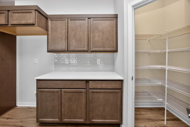 16516 Bentwood Drive, Urbandale, IA 50323