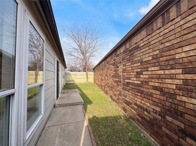 308 Teakwood Lane, Lewisville, TX 75067