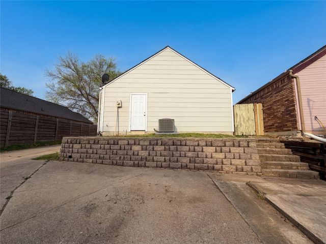 308 Teakwood Lane, Lewisville, TX 75067