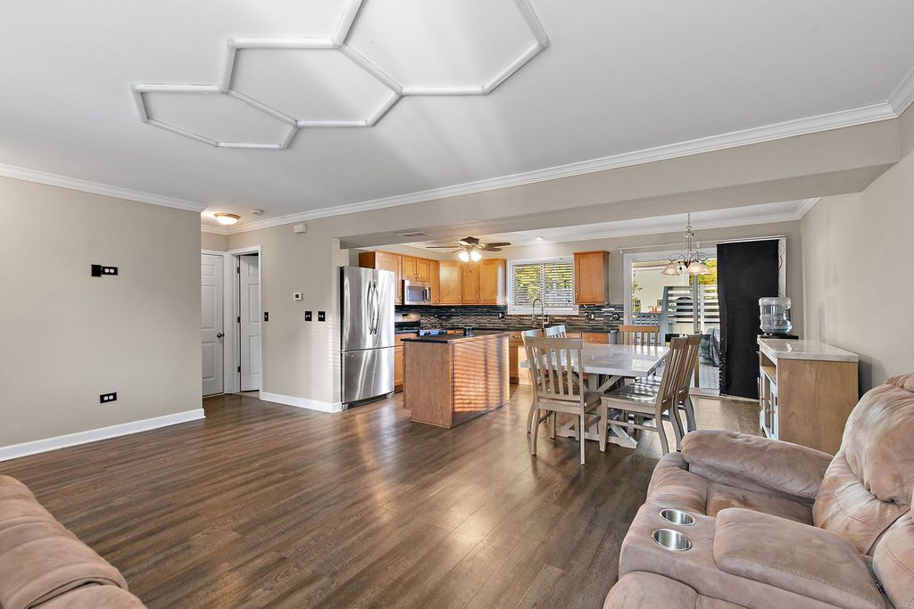 637 Tahoe Court, Carol Stream, IL 60188 — photo 5