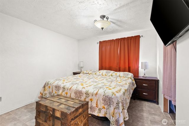 751 Peters Street, Raymond, WA 98577