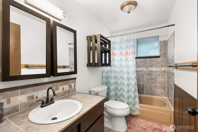 751 Peters Street, Raymond, WA 98577