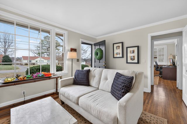 515 Brentlawn Dr, Nashville, TN 37220