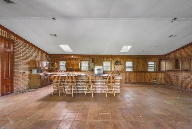 14201 Lund Carlson RD, Coupland, TX 78615