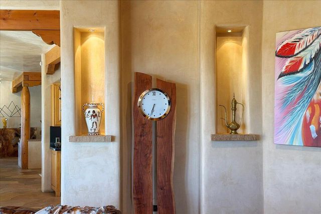 2160 Paseo Iglesias NE, Santa Fe, NM 87501