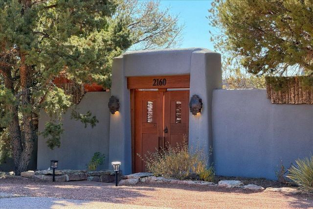 2160 Paseo Iglesias NE, Santa Fe, NM 87501