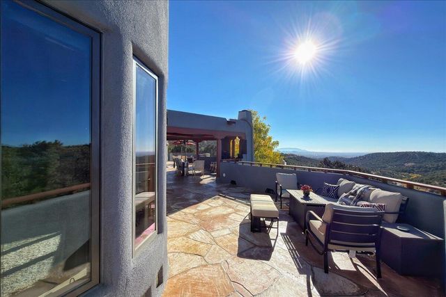 2160 Paseo Iglesias NE, Santa Fe, NM 87501