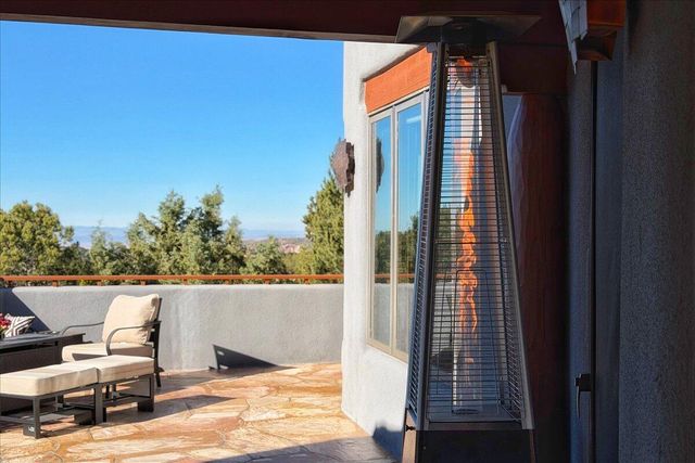 2160 Paseo Iglesias NE, Santa Fe, NM 87501
