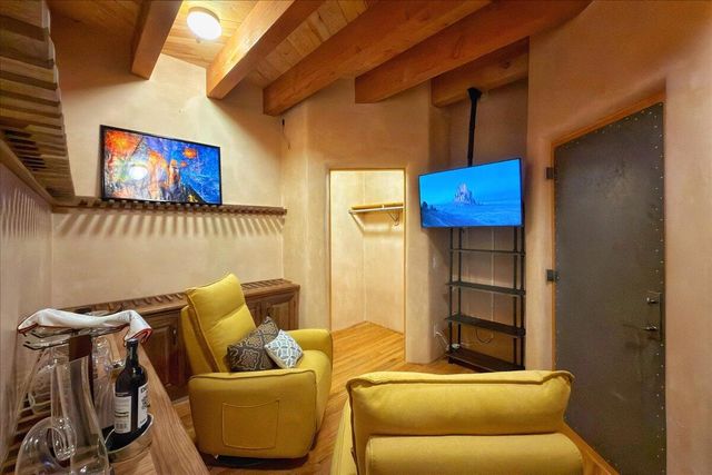 2160 Paseo Iglesias NE, Santa Fe, NM 87501