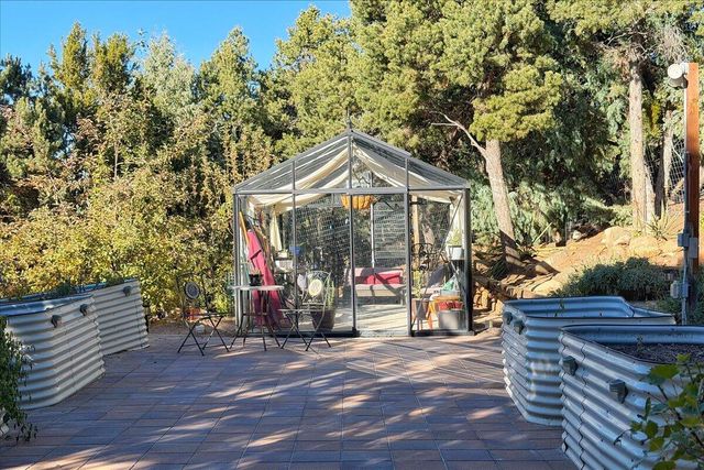 2160 Paseo Iglesias NE, Santa Fe, NM 87501