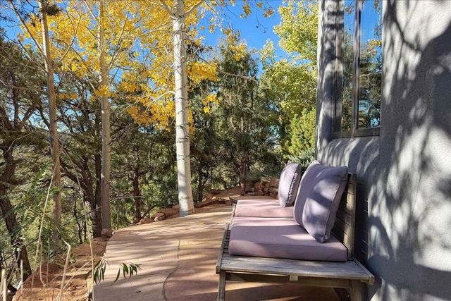 2160 Paseo Iglesias NE, Santa Fe, NM 87501