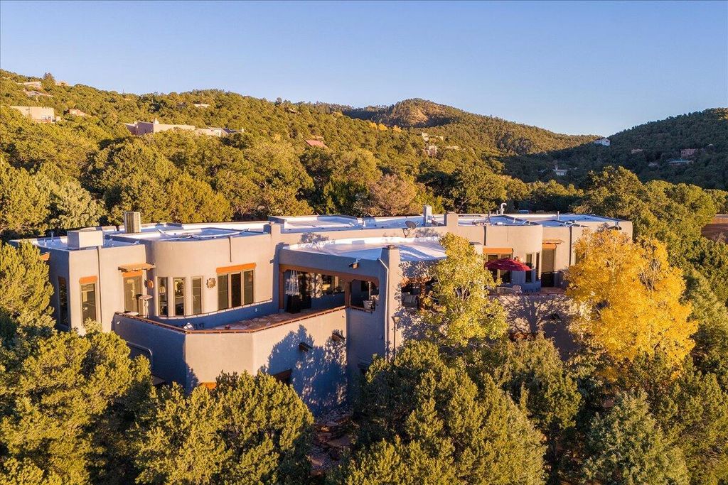 2160 Paseo Iglesias NE, Santa Fe, NM 87501