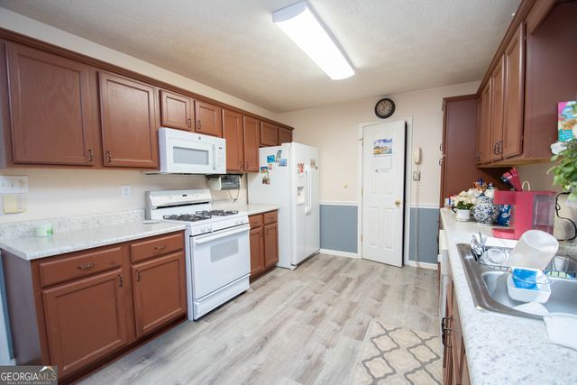 115 Oakview Trace, Fayetteville, GA 30215