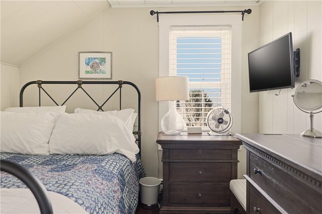 181 Center Avenue, Middletown, RI 02842