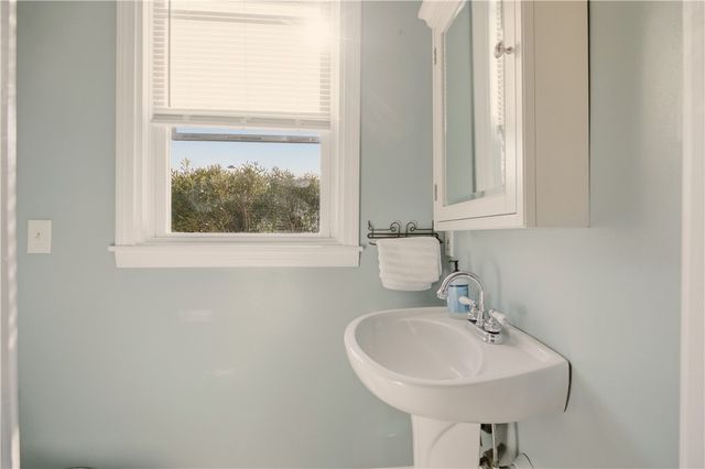 181 Center Avenue, Middletown, RI 02842