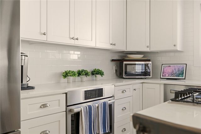 181 Center Avenue, Middletown, RI 02842