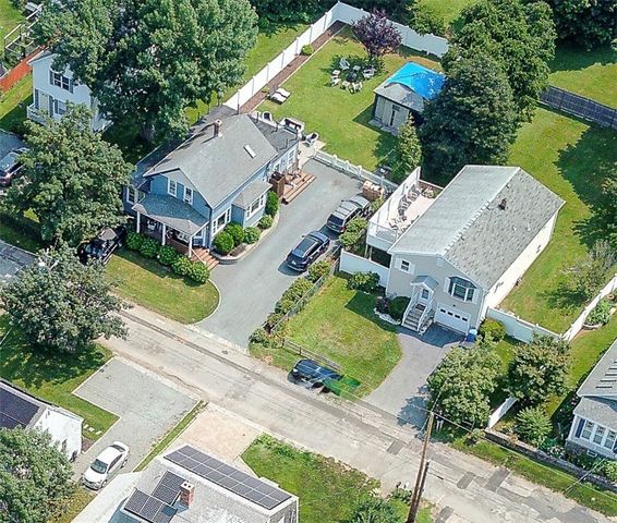 181 Center Avenue, Middletown, RI 02842