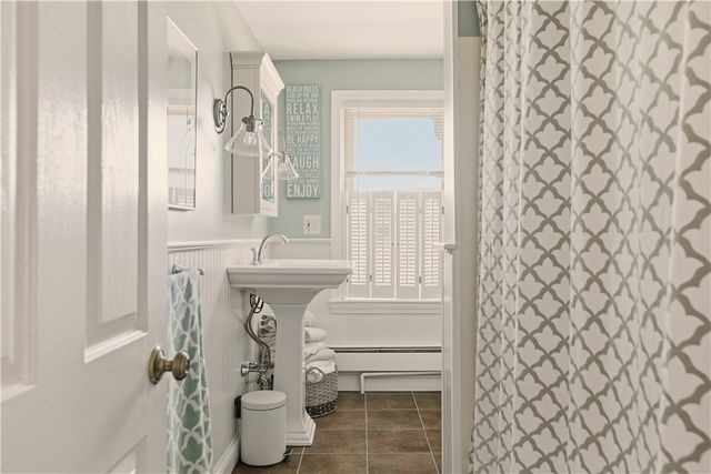 181 Center Avenue, Middletown, RI 02842