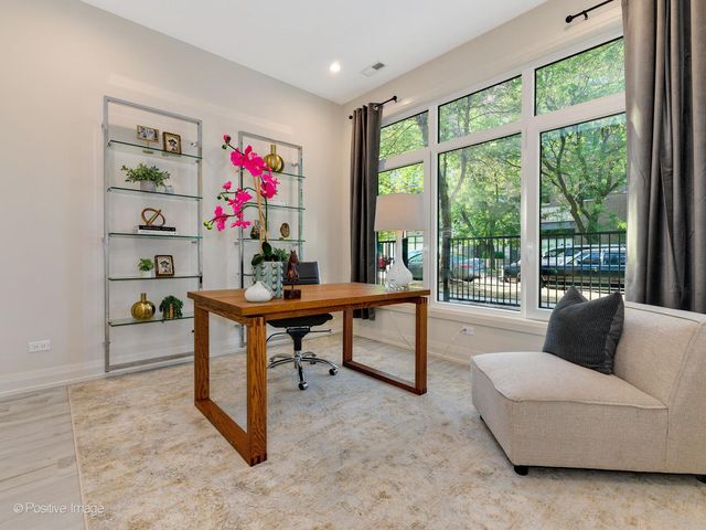 6915 N WESTERN Avenue 1, Chicago, IL 60645