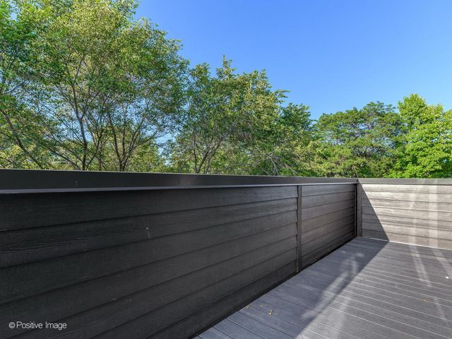 6915 N WESTERN Avenue 1, Chicago, IL 60645