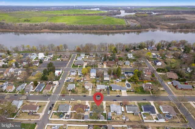 318 E 3RD STREET, Florence, NJ 08518
