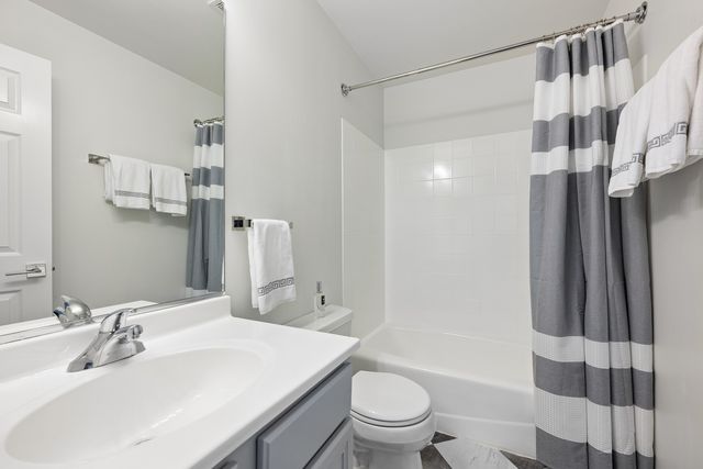 916 Enfield Drive 5-A2, Northbrook, IL 60062