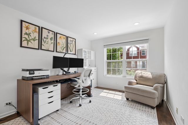916 Enfield Drive 5-A2, Northbrook, IL 60062