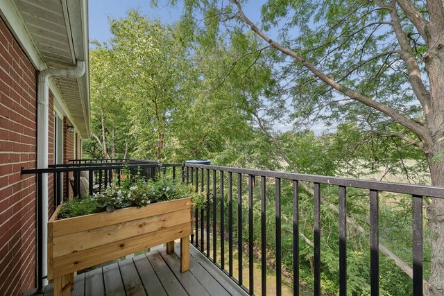 916 Enfield Drive 5-A2, Northbrook, IL 60062
