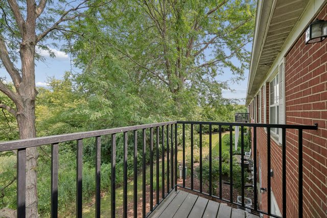 916 Enfield Drive 5-A2, Northbrook, IL 60062