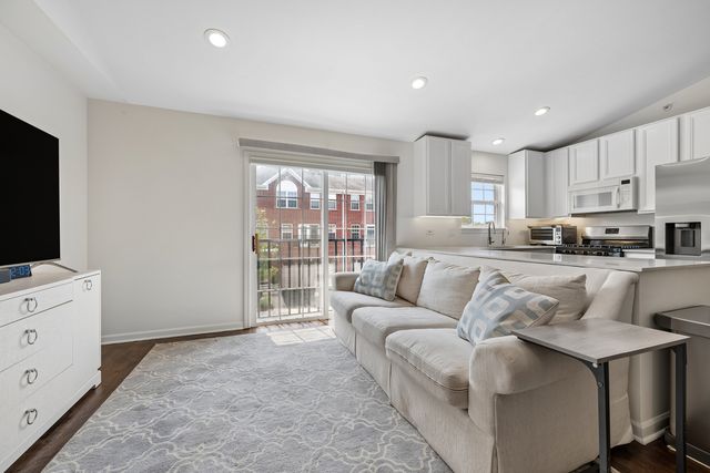 916 Enfield Drive 5-A2, Northbrook, IL 60062