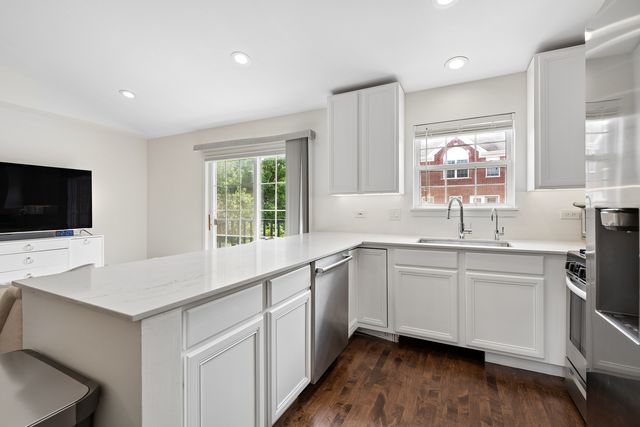 916 Enfield Drive 5-A2, Northbrook, IL 60062