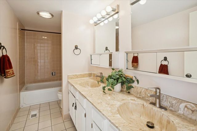 368 Willow Tree Court, Hoffman Estates, IL 60169