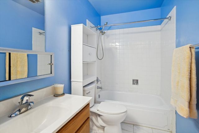 368 Willow Tree Court, Hoffman Estates, IL 60169