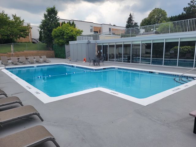 368 Willow Tree Court, Hoffman Estates, IL 60169