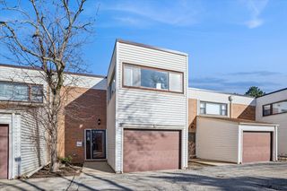 368 Willow Tree Court, Hoffman Estates, IL 60169